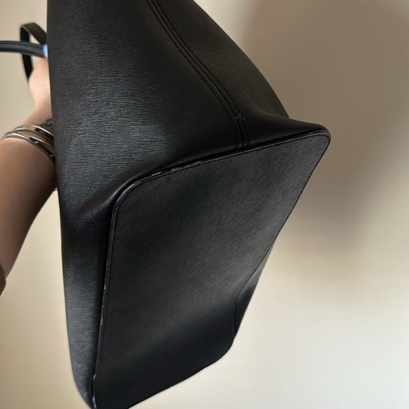 MICHAEL KORS XL Jetset Saffiano Leather Tote in Black - Picture 9 of 10